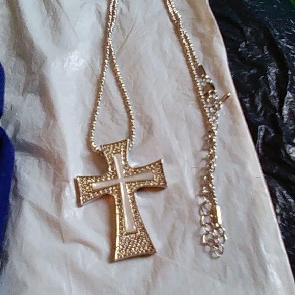 Jacqueline Kennedy's Cross Necklace - Picture 5 of 13